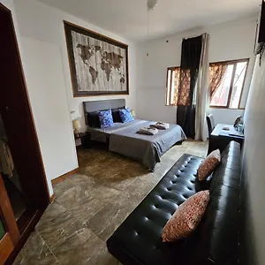 3* Pensión Blue Eagle - Casa De